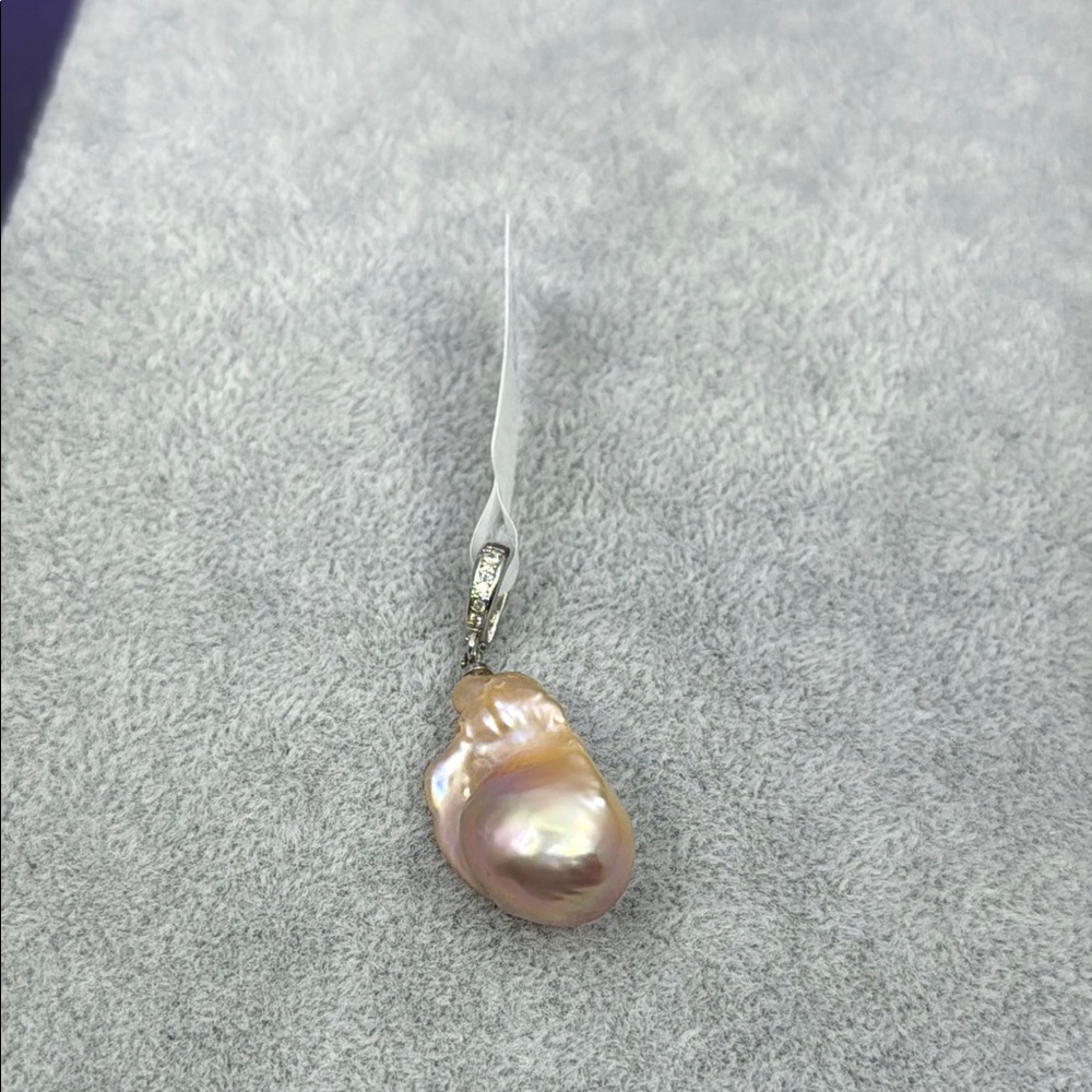 Elegant Pearl Pendant Necklace